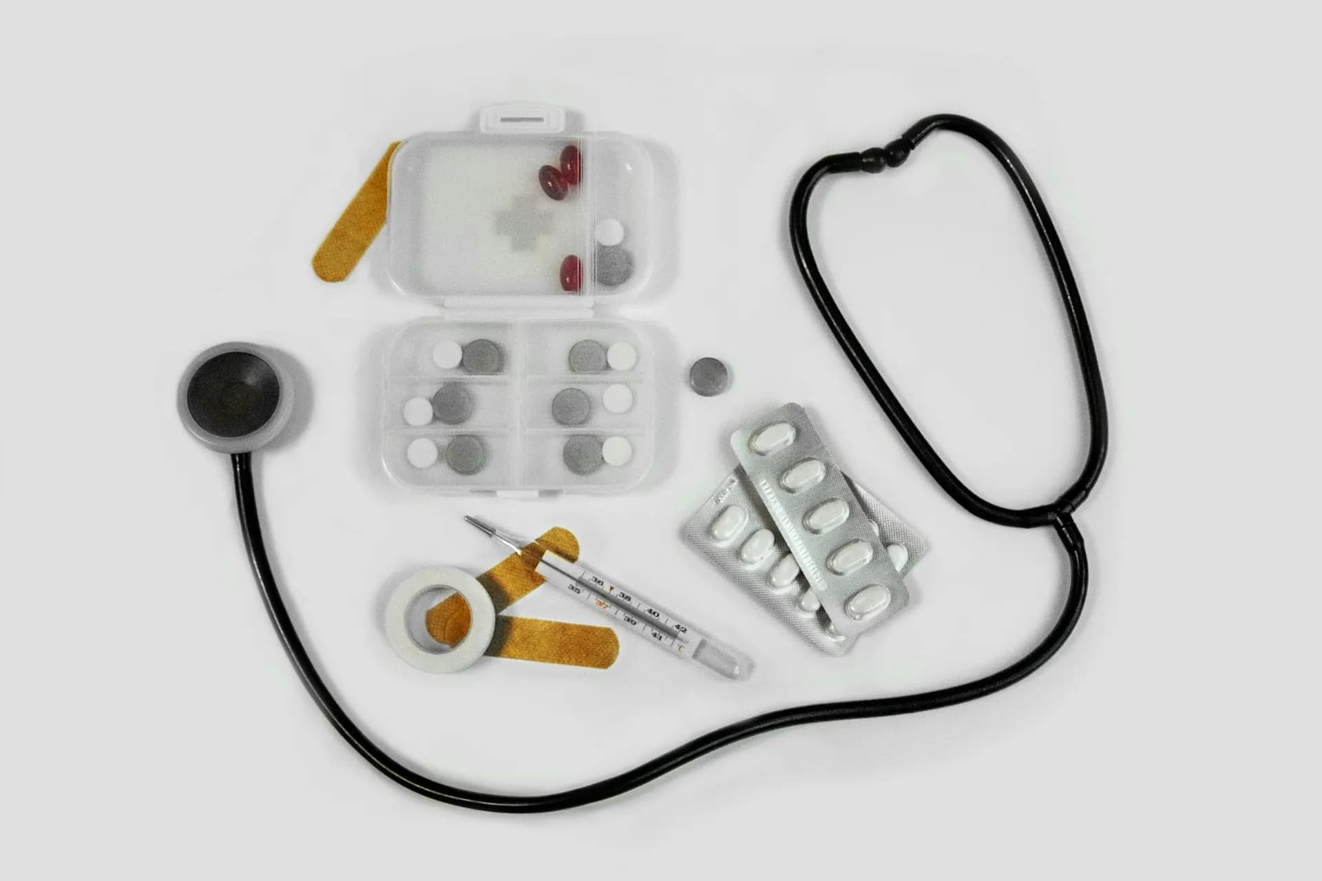 Pill organiser with capsules